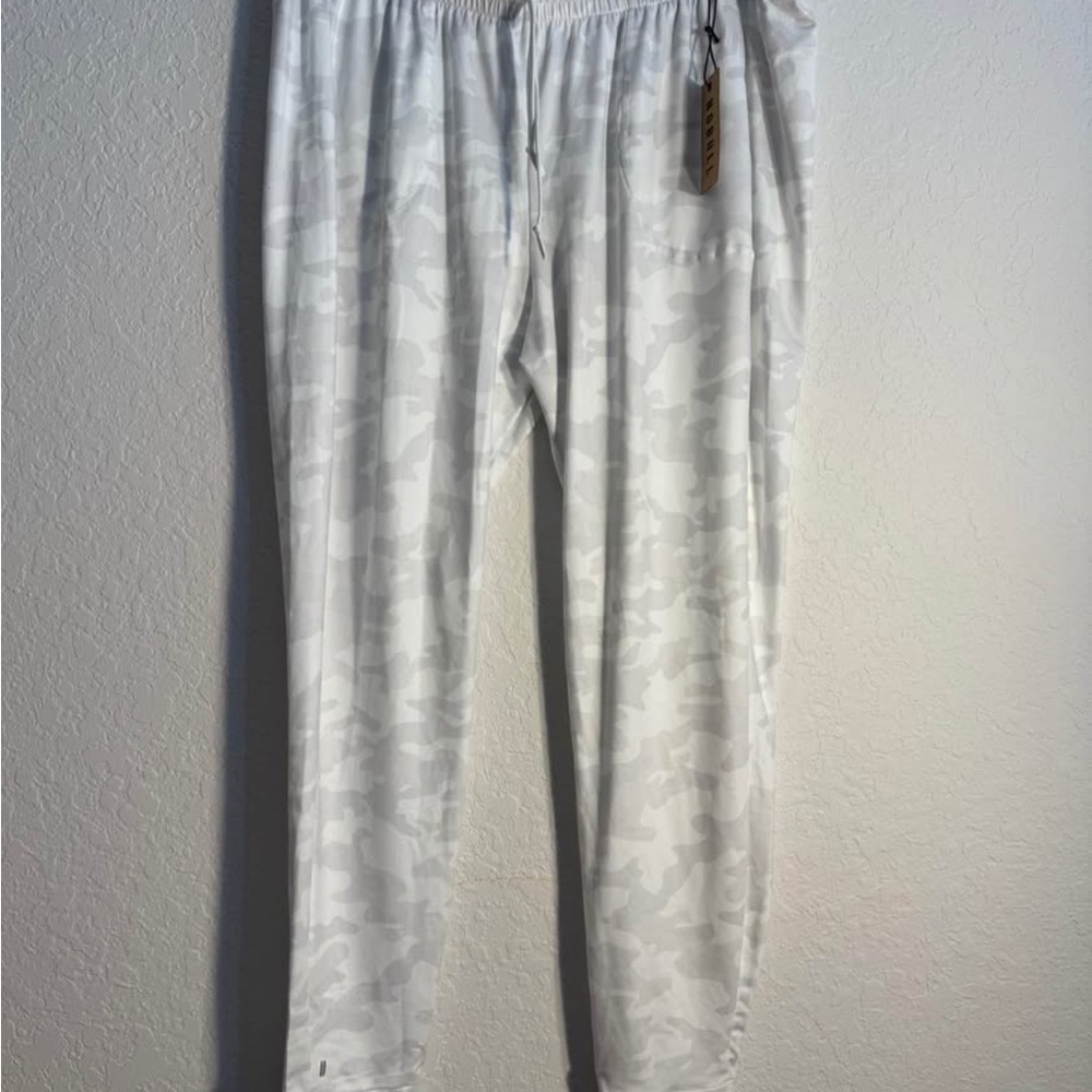 BRAND NEW Women’s Camo Jogger size XL